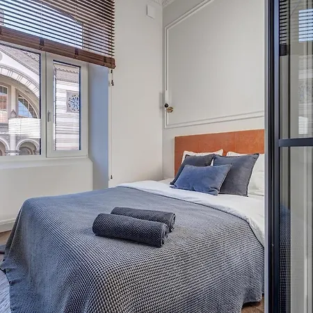 New! Design Old Town Apartment *